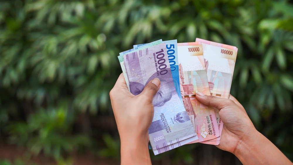 Индонезийская рупия упала до минимума за 4 года