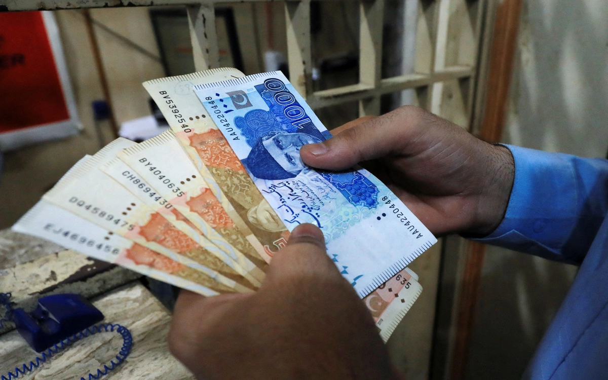 Пакистанская рупия стала самой прибыльной валютой в мире в сентябре