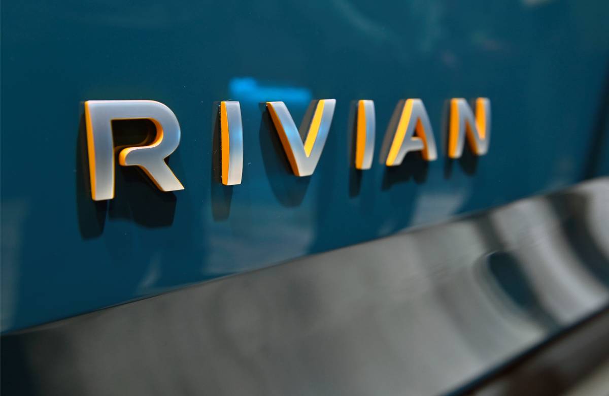 Уволенная топ-менеджер подала в суд на Rivian Automotive накануне IPO