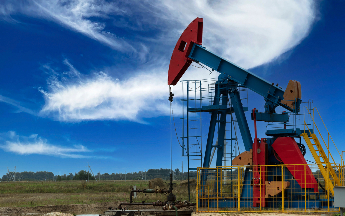 Цена нефти Brent поднялась выше $81 впервые за три года