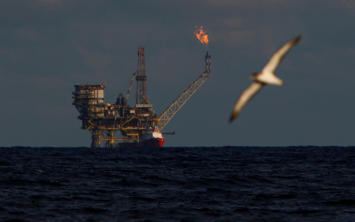 Цена нефти Brent превысила $100 за баррель впервые с 12 августа