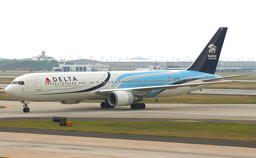Авиакомпания Delta отдала треть заработка акционерам. Это $468 млн