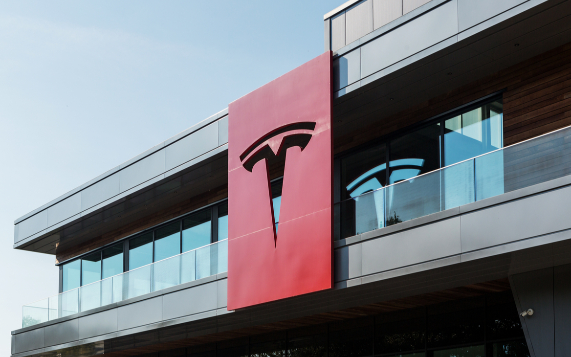 JPMorgan подал в суд на Tesla из-за «вопиющего» нарушения обязательств