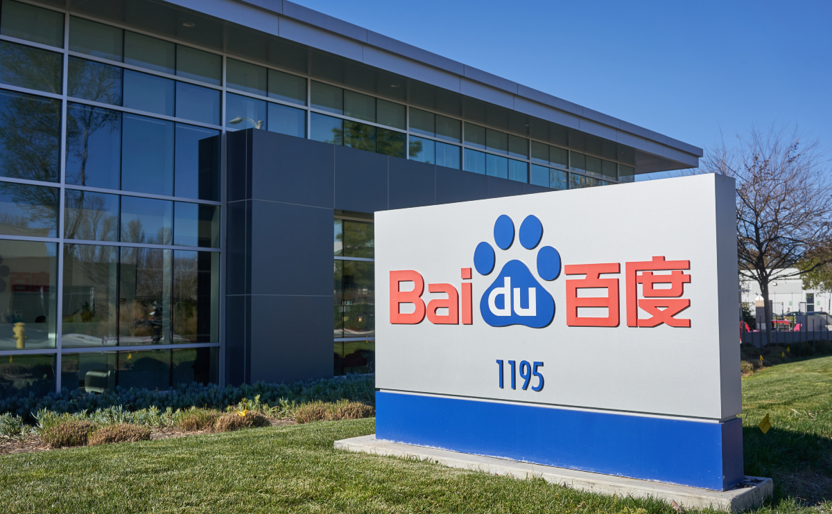 «На 6 месяцев впереди конкурентов». Чем чат-бот от Baidu впечатлил рынок