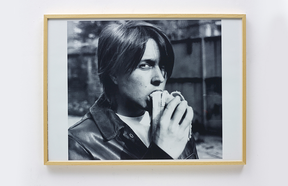 Сара Лукас. Один из 12 автопортретов 1990-1998 гг., которые Phillips выставляет на торги New Now набором. Эстимейт: £5 тыс. — 7 тыс.
