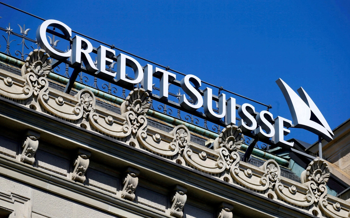 Акции банка Credit Suisse обвалились после задержки публикации отчетности