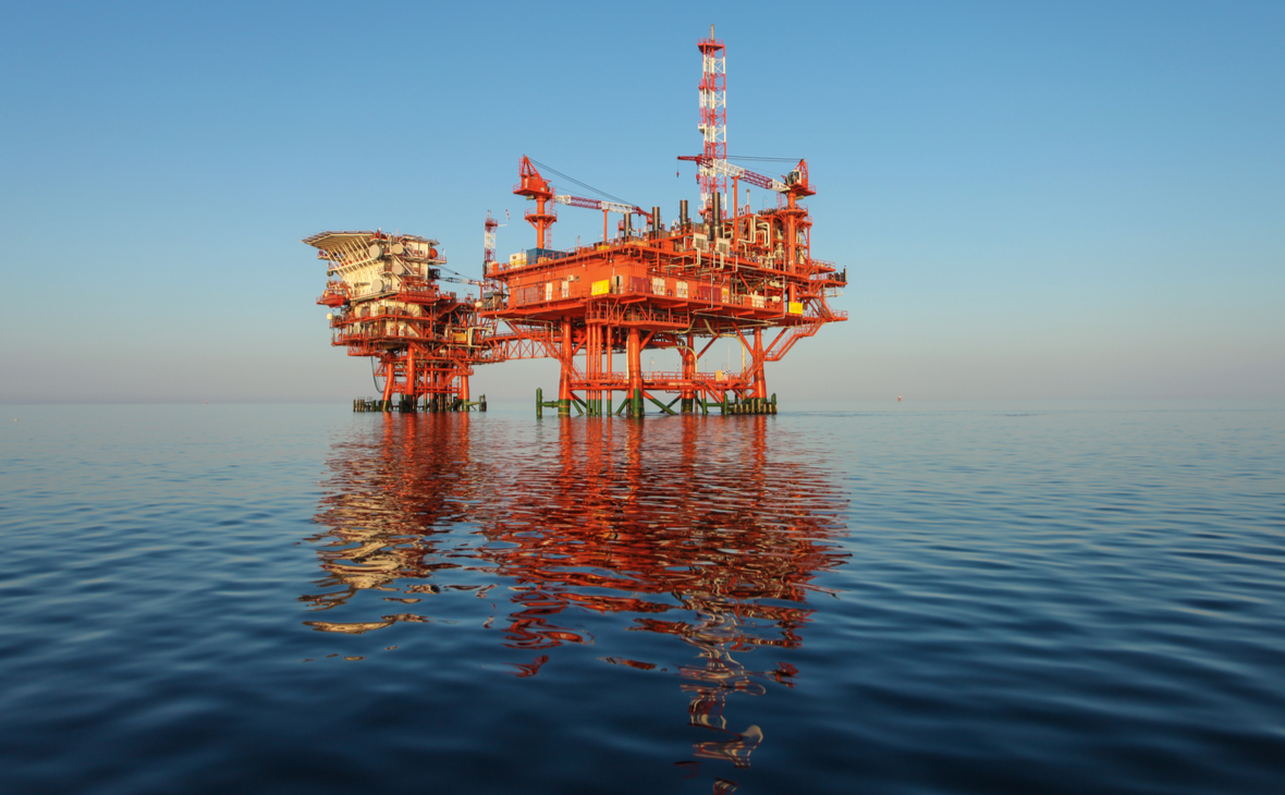 Цена нефти Brent превысила $52 за баррель впервые с 5 марта