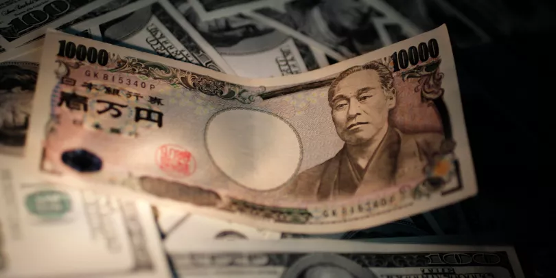 Курс японской иены вырос до двухнедельного максимума