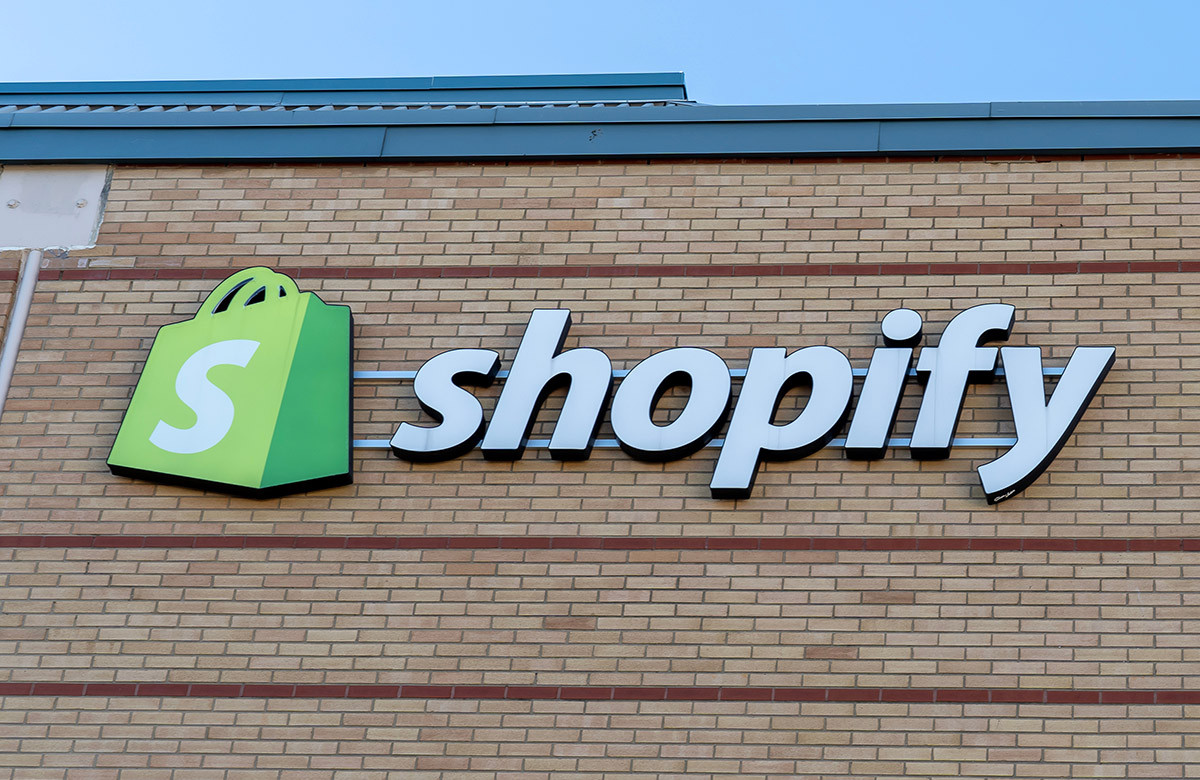 Акции Shopify упали после расторжения контрактов с партнерами