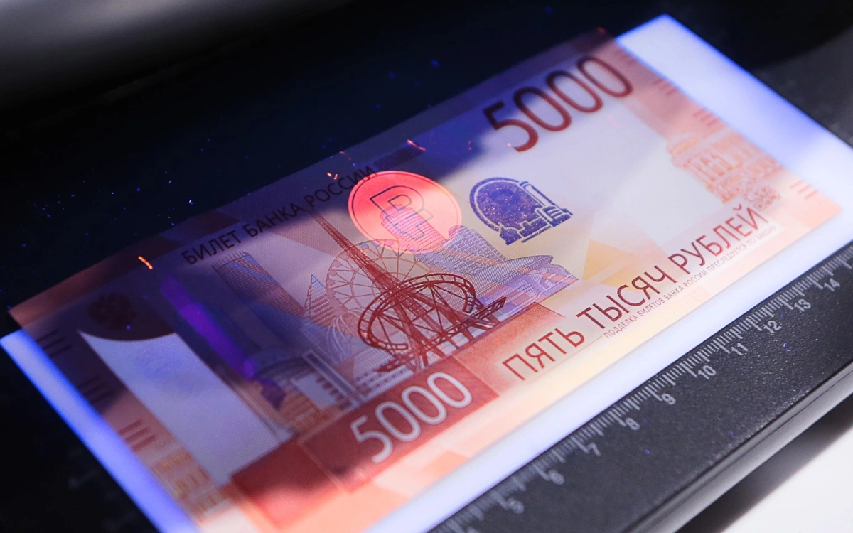 Аналитики «Финама» спрогнозировали доллар по ₽98–102 на конец 2024 года