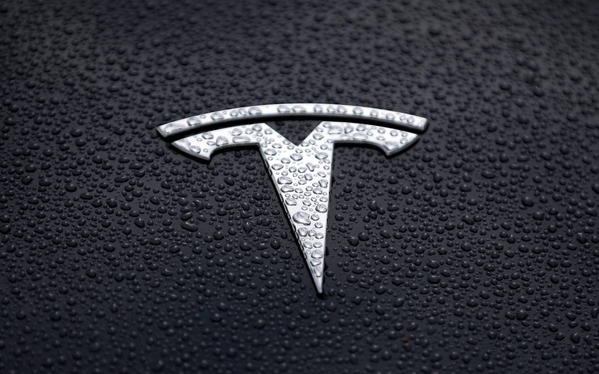 Акции Tesla выросли на 5,5% после письма Маска
