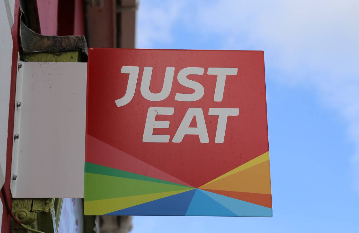 СЕО Just Eat Takeaway осудил закон, ограничивающий стоимость доставки