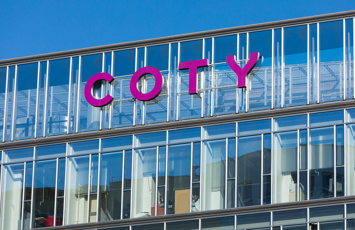 Акции Coty на премаркете выросли на 7,8% на фоне публикации отчетности