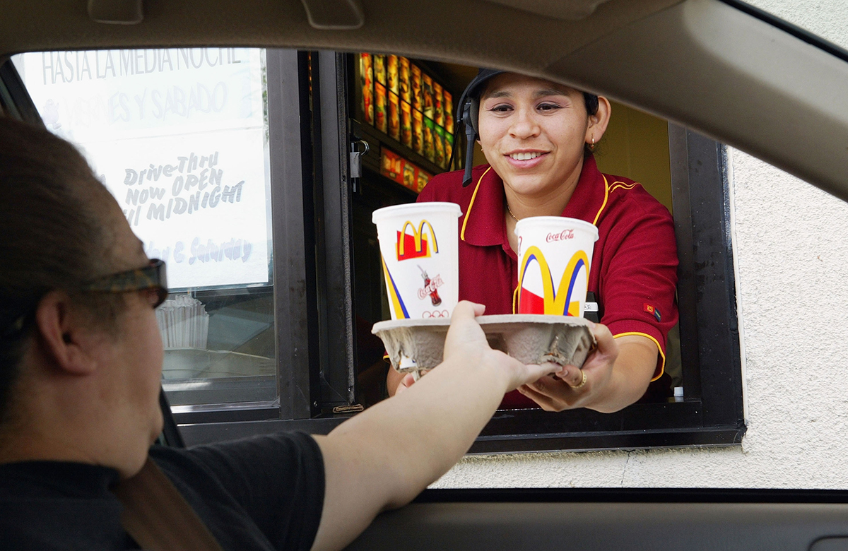 McDonald's столкнулась с нехваткой бумажных пакетов