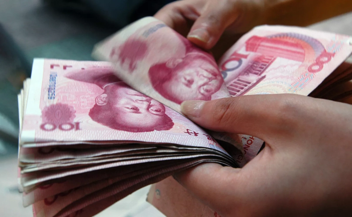 Минфин рассматривает возможность выпуска российских бондов в юанях