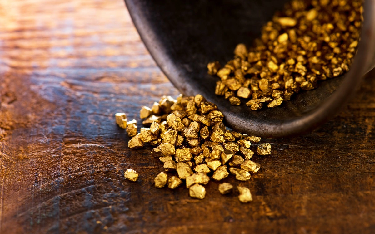 Цена золота впервые в истории превысила $2100 за унцию