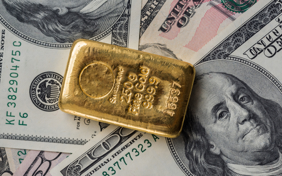 Снижение доходности бондов США подняло цены на золото