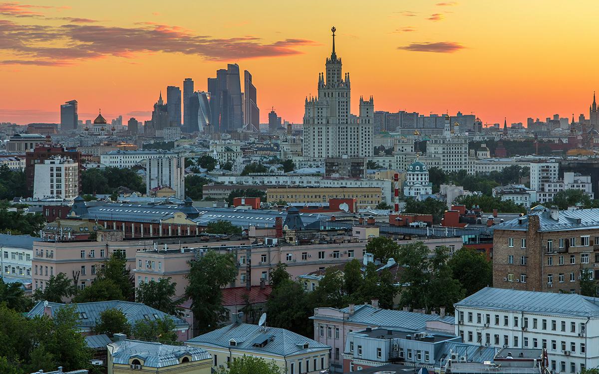 Плесень за шкафом и старые трубы: как не купить квартиру с дефектами