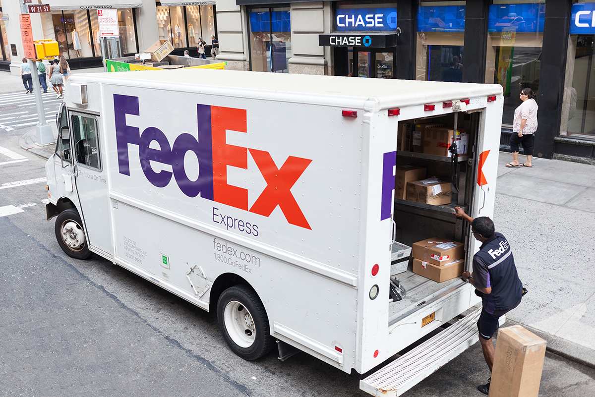 FedEx планирует потратить $100 млн на повышение безопасности фургонов