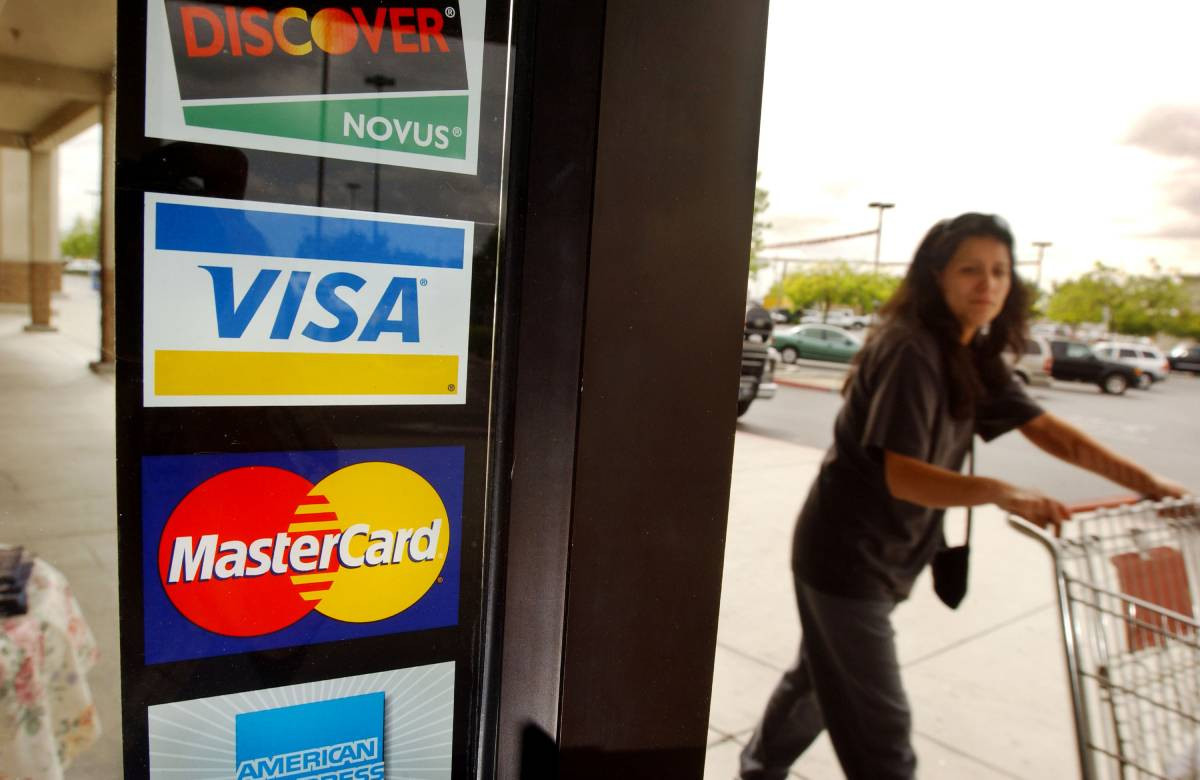 Visa и MasterCard вводят комиссию для банков за безопасные онлайн-платежи