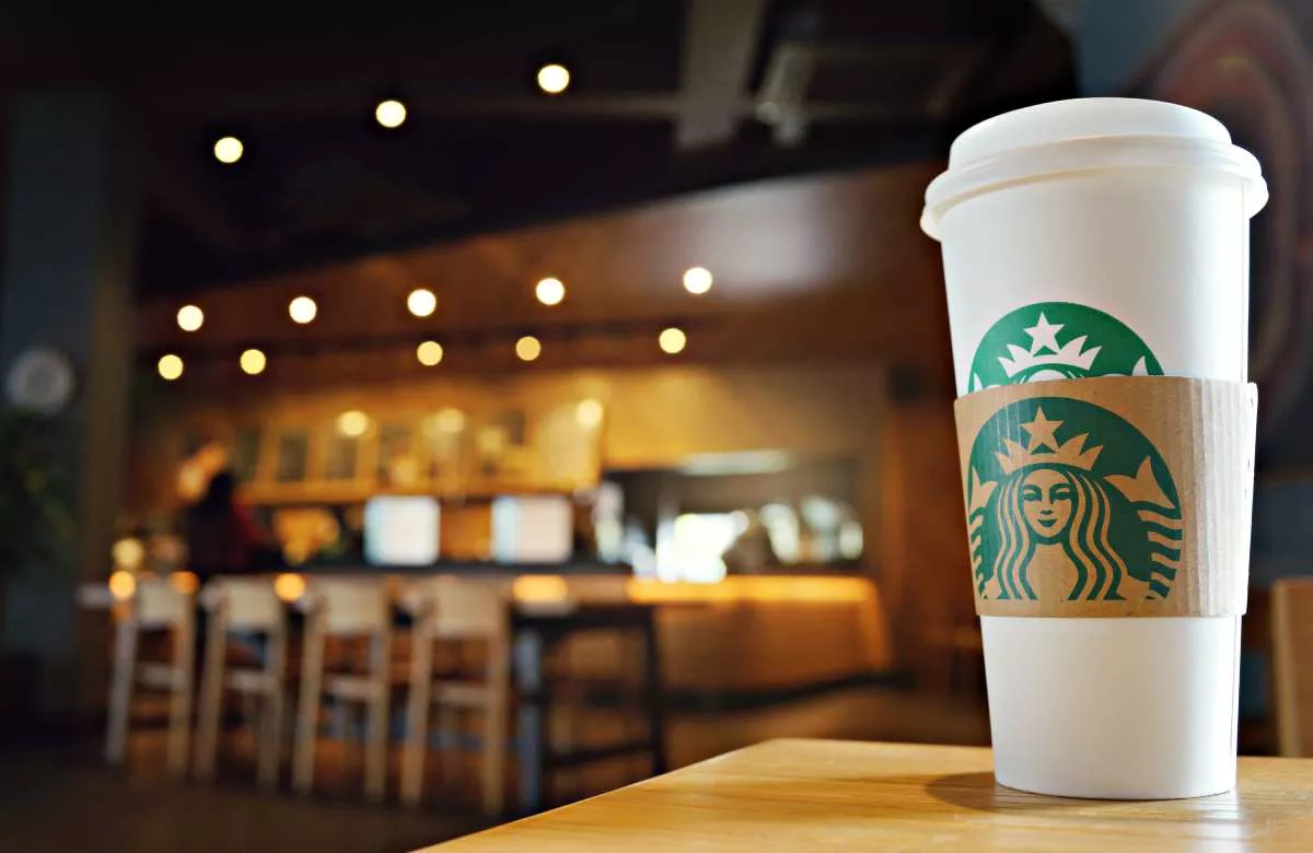 Директор Starbucks купила более 50 тыс. акций на фоне повышения прогноза