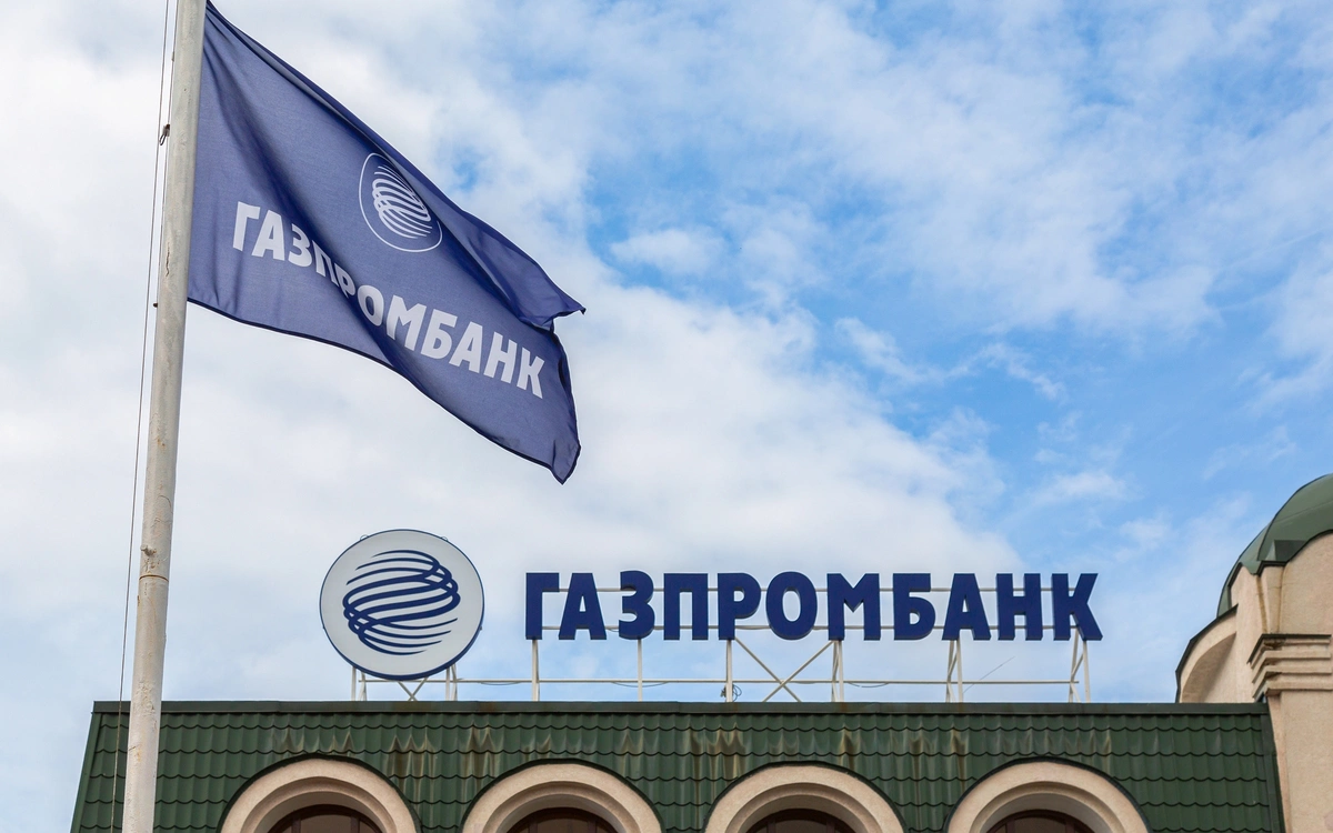 Брокер Газпромбанка предупредил клиентов о праве отказать в выводе валюты