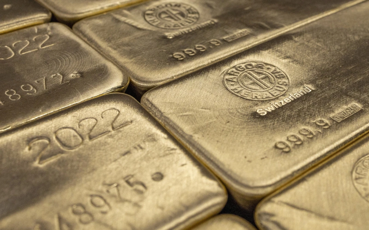 <p>Золотые слитки на заводе по переработке драгоценных металлов Argor-Heraeus в Мендризио, Швейцария,</p>