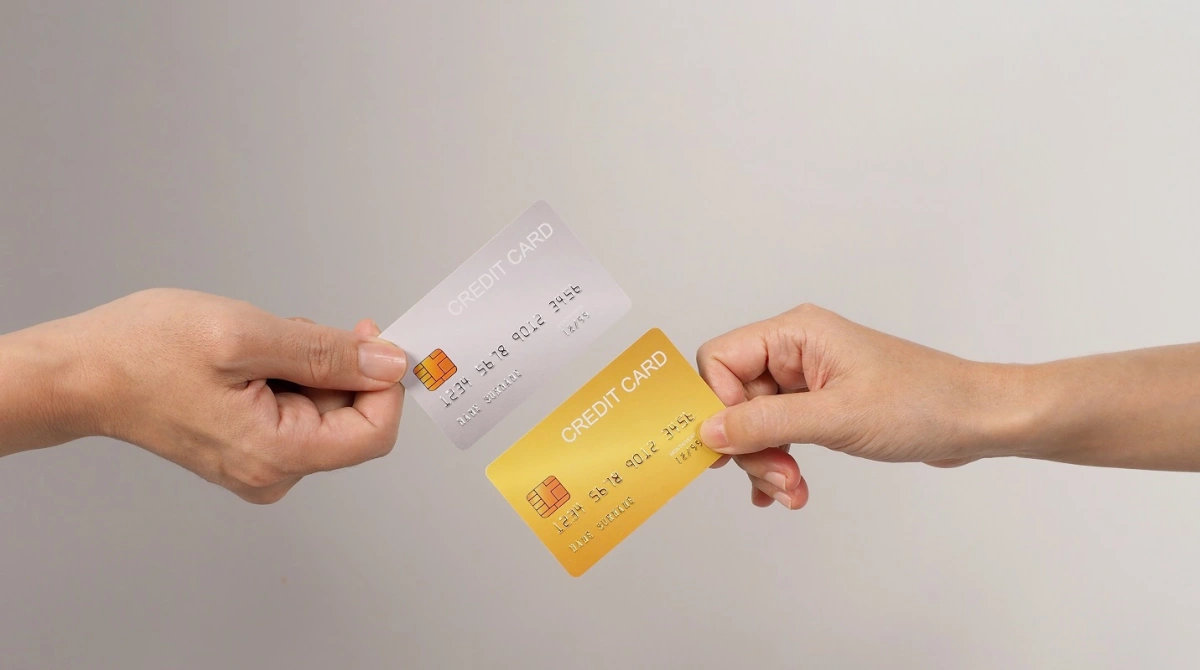 Чем отличается кредитная карта от дебетовой и какую выбрать