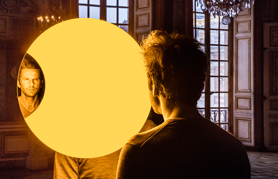 Олафур Элиассон, «Deep mirror (yellow)», 2016