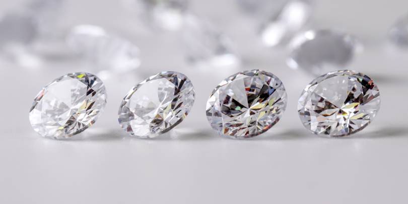 АЛРОСА попросила клиентов не оплачивать алмазы в долларах