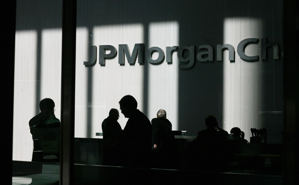 Производитель очков Ray-Ban подал иск против JPMorgan из-за кражи денег