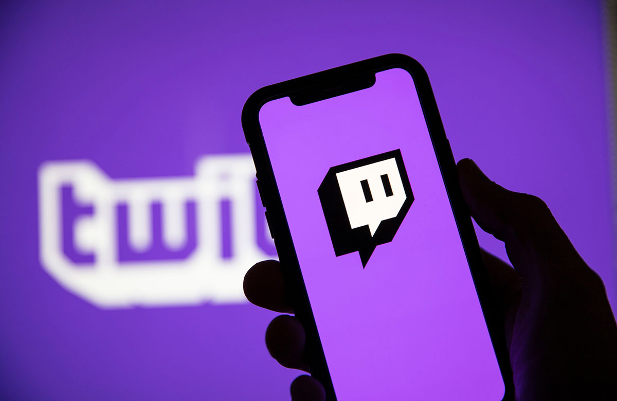 Twitch решил бороться с «рейдами ненависти» через суд