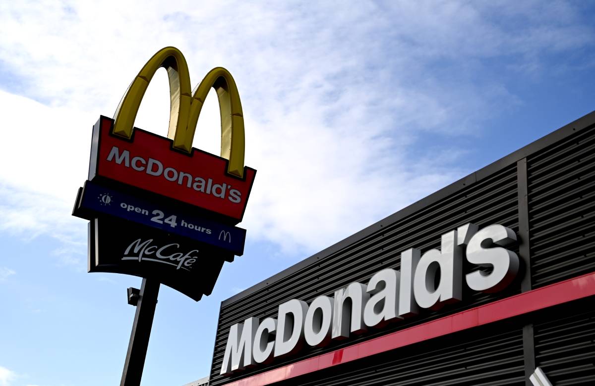 Работники McDonald's проведут забастовку против домогательств в компании