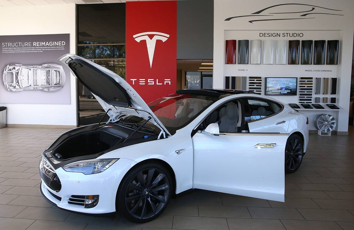 Tesla отзывает в США около 2,8 тыс. автомобилей из-за проблем с подвеской