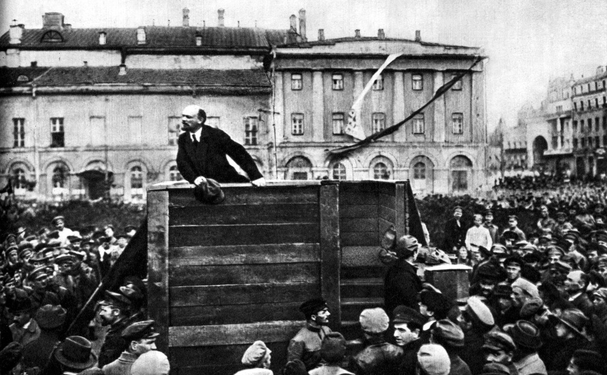Владимир Ленин во время выступления на Театральной площади в Москве, 1920 год. Автор фото Григорий Гольдштейн