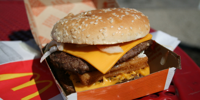 McDonald’s решила отказаться от мяса на антибиотиках. Куда пойдут акции?