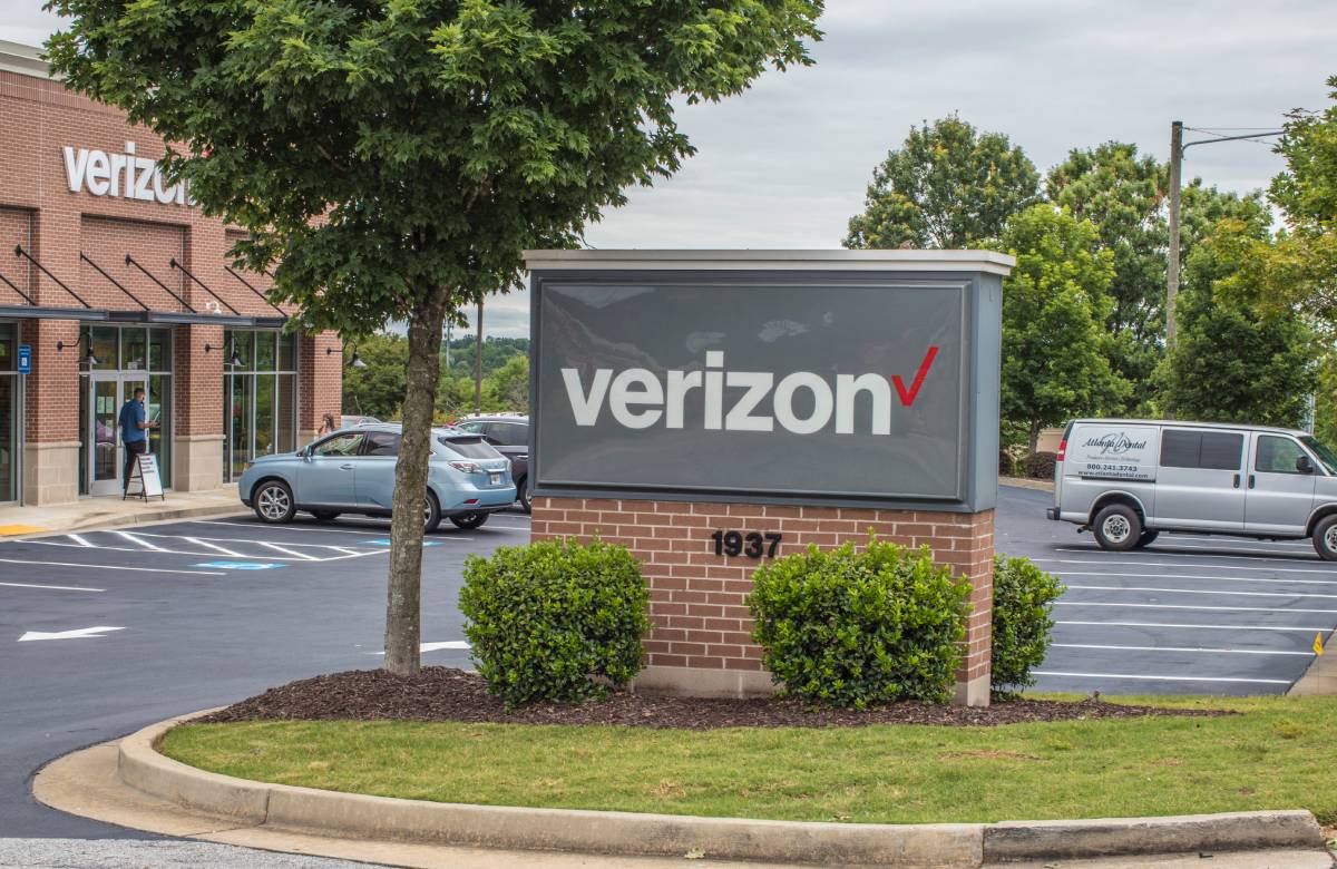 Акции Verizon упали на 6% на фоне снижения квартальной чистой прибыли