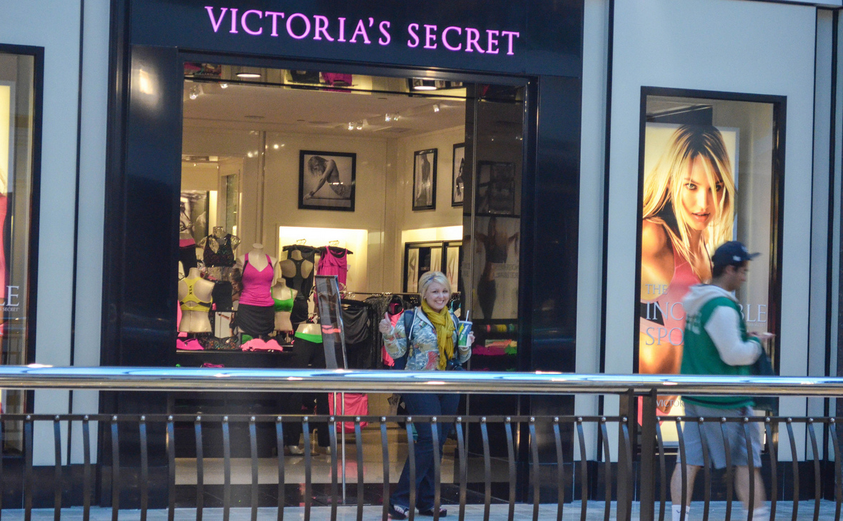 Владелец Victoria's Secret вдвое сократил дивиденды. Акции упали