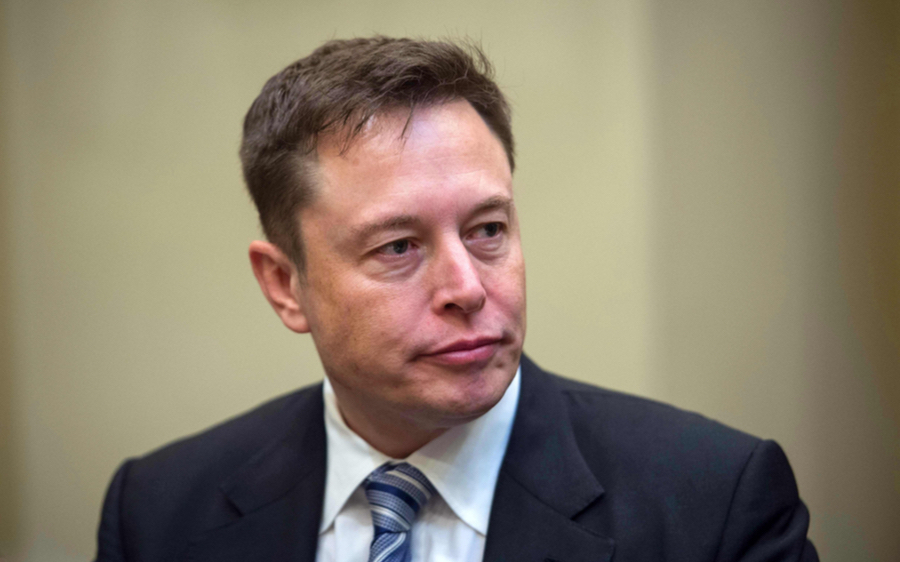 Инвестор подал в суд на Илона Маска и совет директоров Tesla из-за твитов