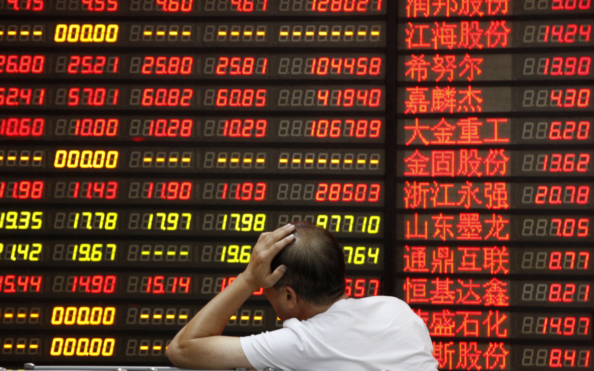 Регулятор КНР встретился с инвестбанками для остановки паники на рынках