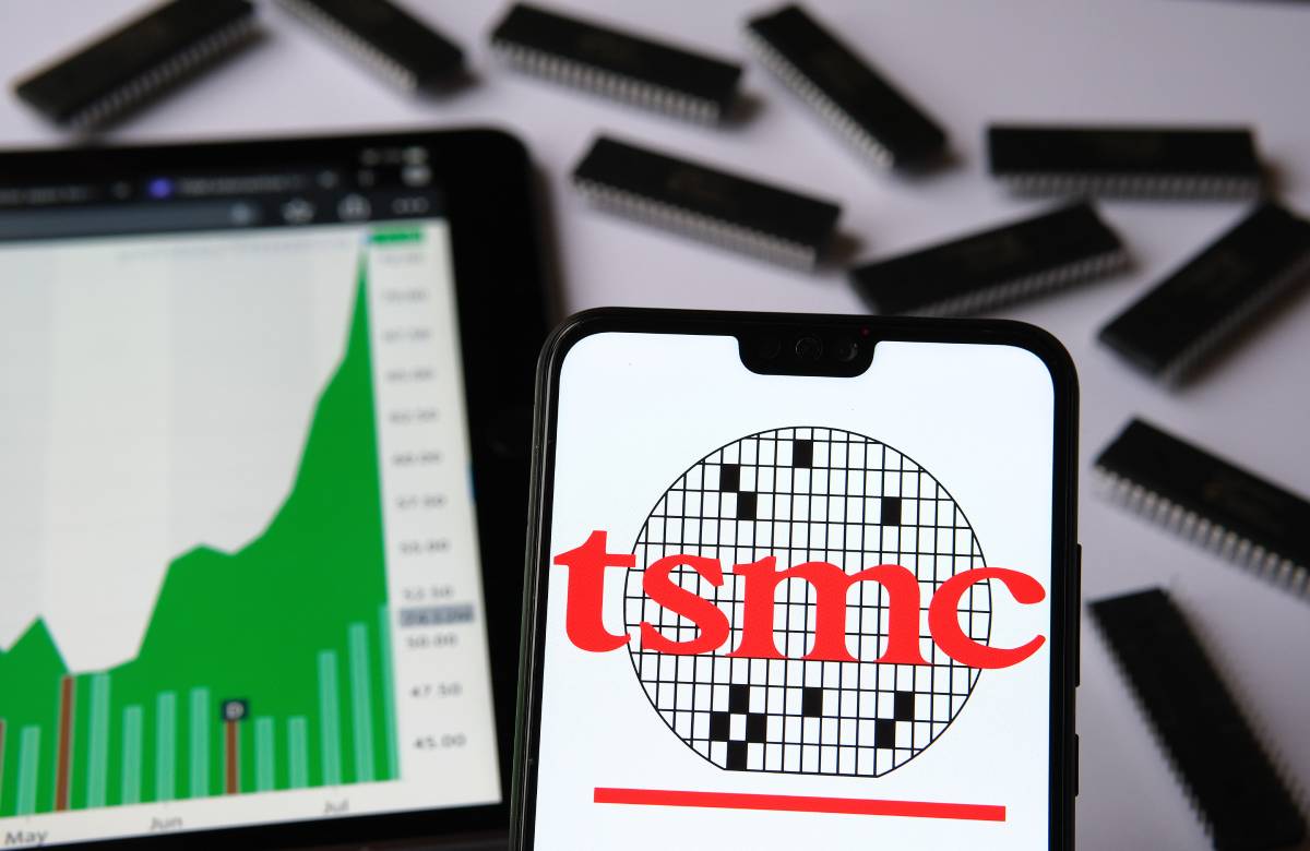 TSMC заявила о снижении спроса на смартфоны и персональные компьютеры