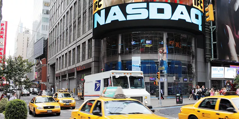 NASDAQ завершил падением третью неделю подряд