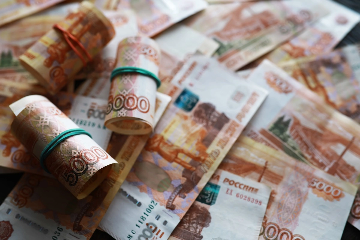 Россияне в два раза сократили объем покупок иностранной валюты в апреле