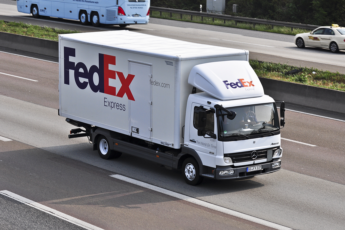 Годовой прогноз FedEx по прибыли на акцию оказался лучше ожидаемого