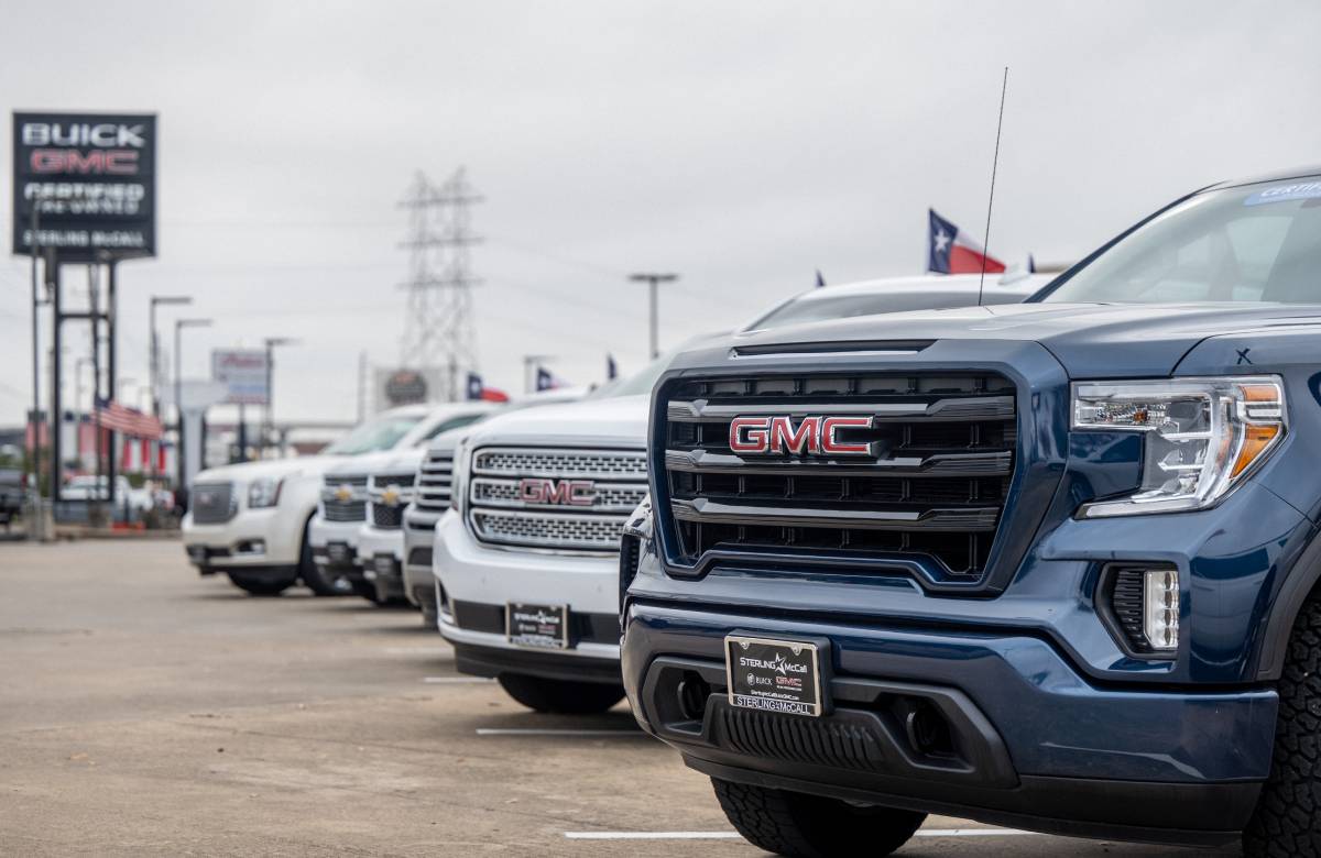 General Motors приостановит поставки автомобилей в Россию