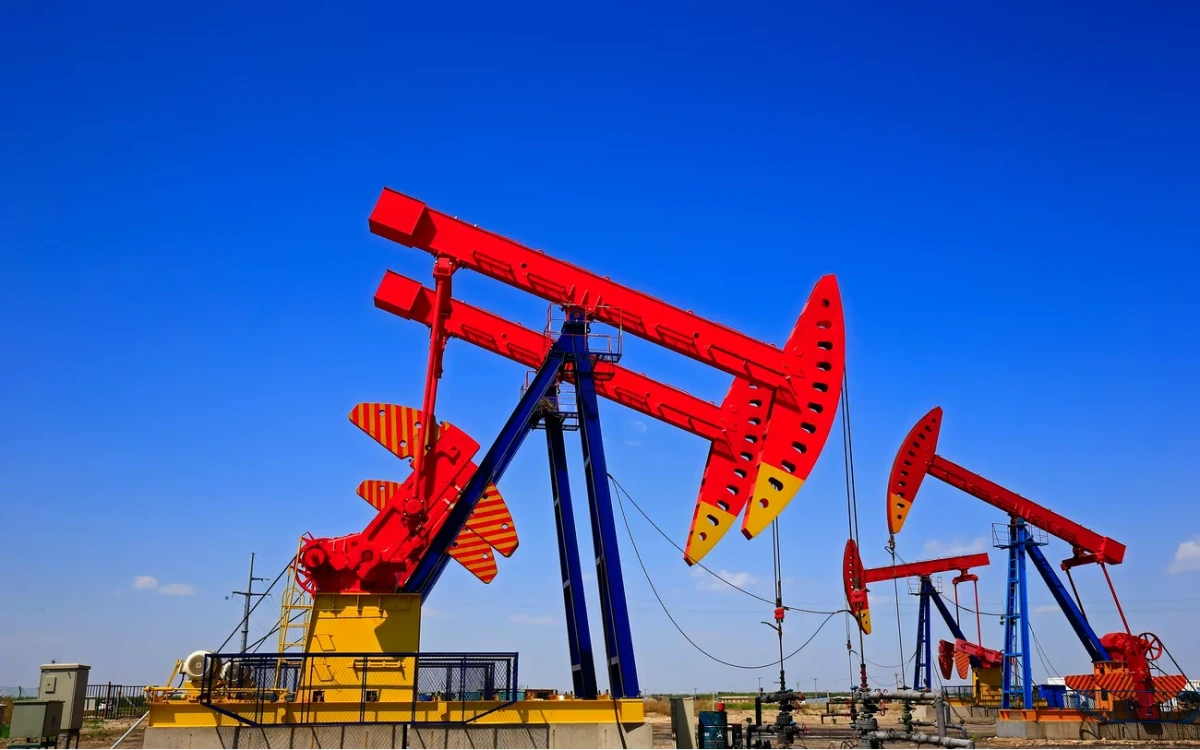 Цена нефти Brent впервые за полтора месяца упала ниже $86 за баррель