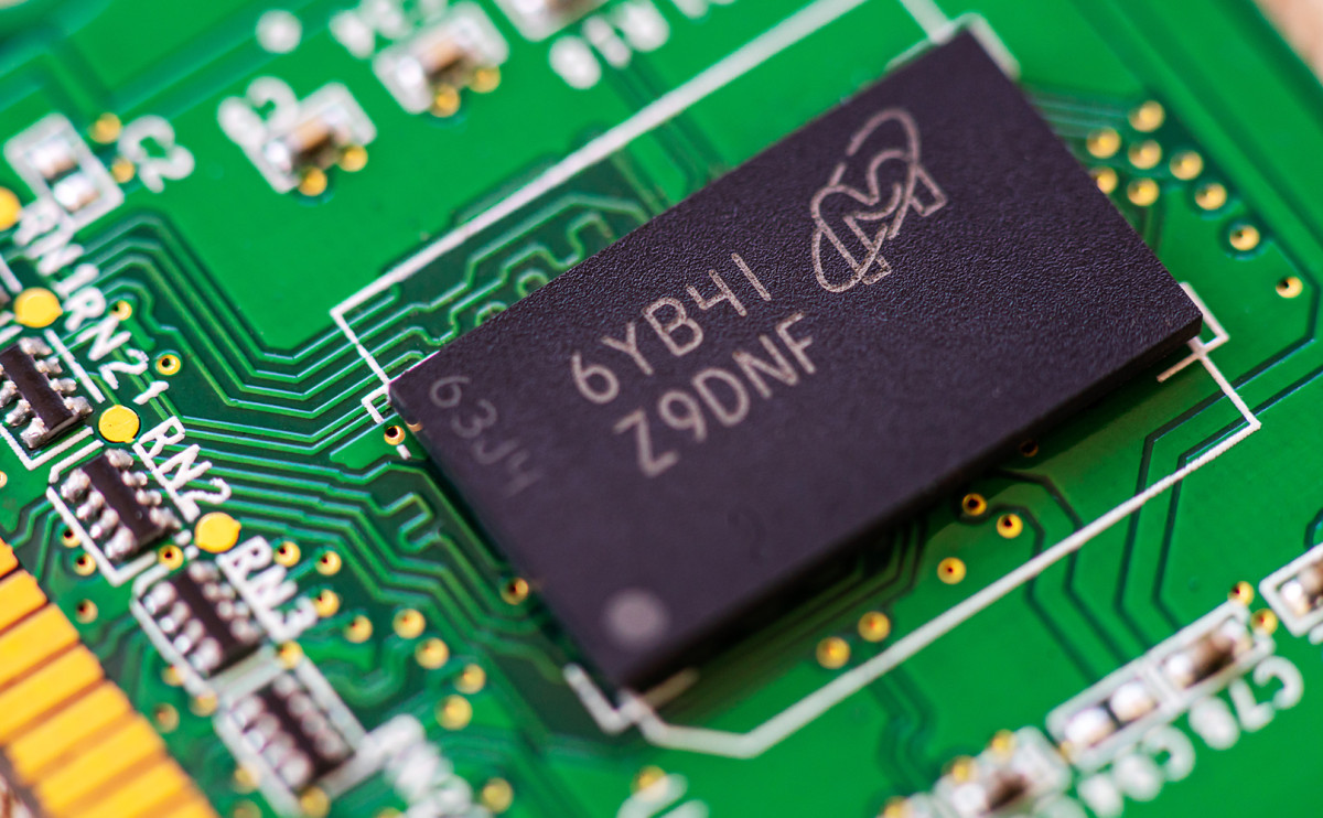 Micron предупредила о задержках в поставках чипов DRAM из Сиана