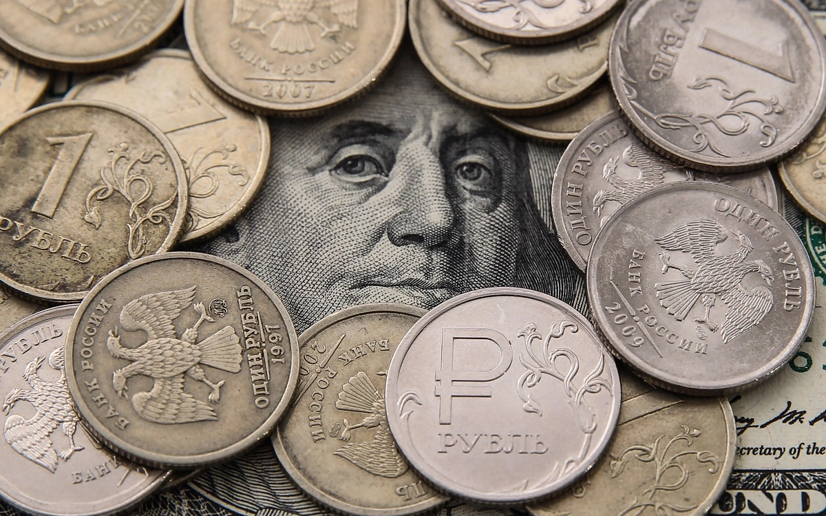 ЦБ зафиксировал минимальный интерес россиян к валюте за последний год