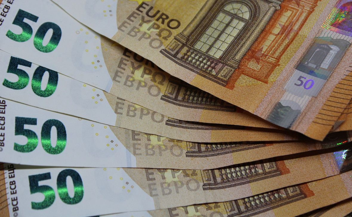 Курс евро превысил ₽70 впервые с 16 декабря
