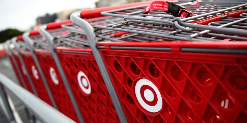 Target увеличит рабочие часы и сократит количество сезонных работников